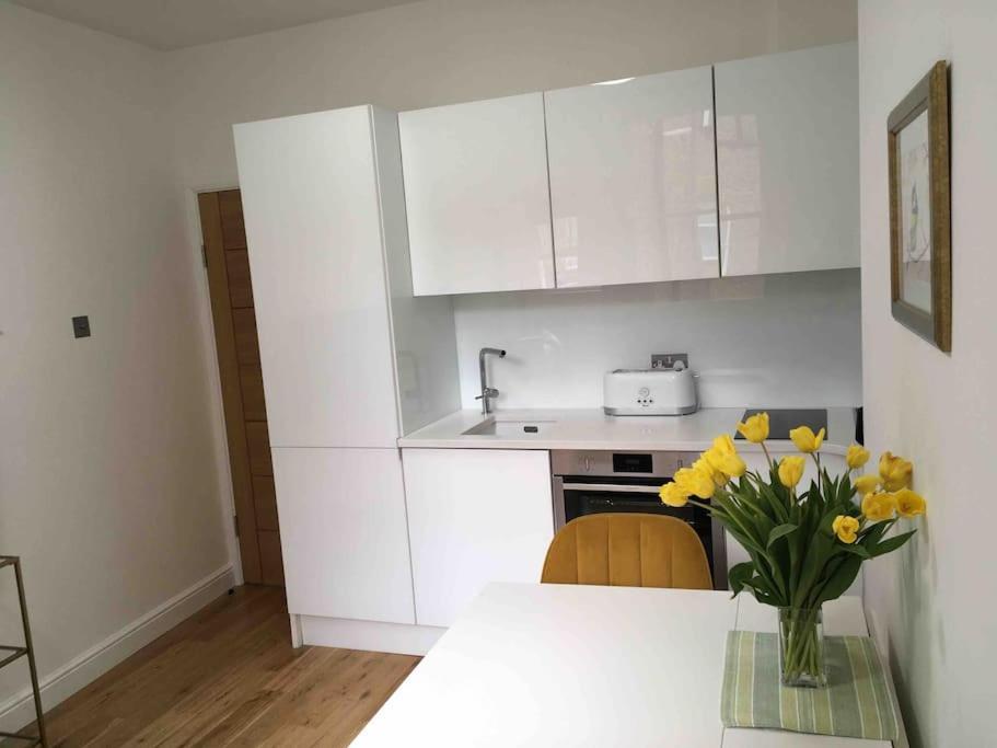 Newly Refurbished 2-Bedroom Flat In Notting Hill London Exterior photo